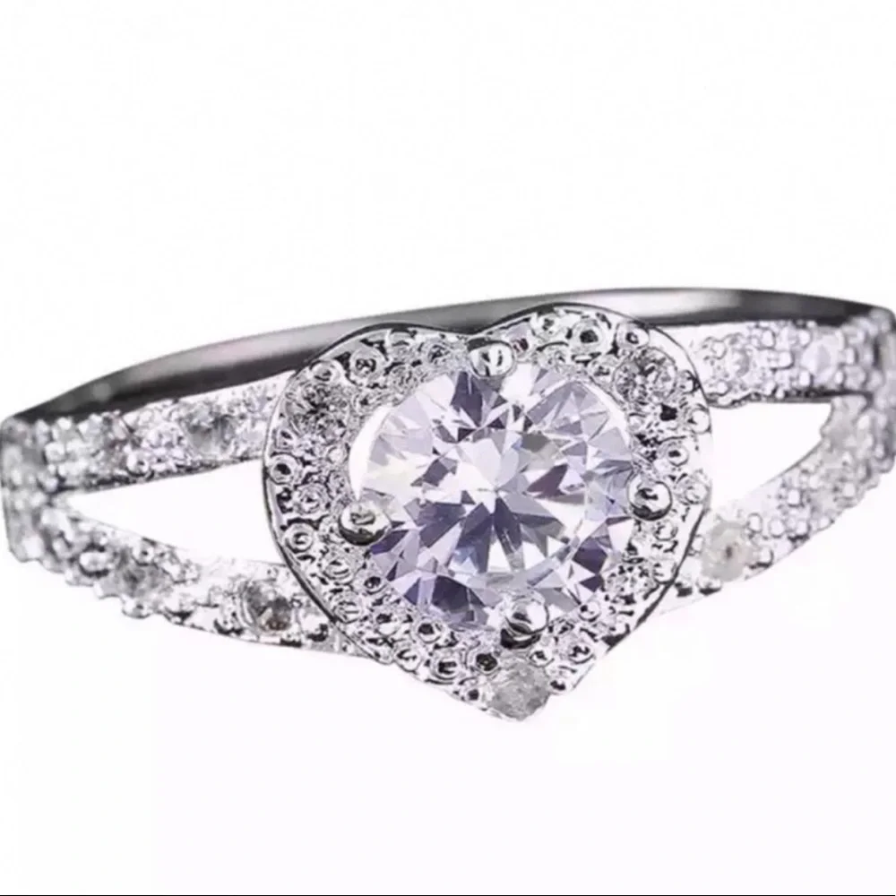 New S925 Sterling Silver Woman’s Elegant White Sapphire Heart Engagement Ring